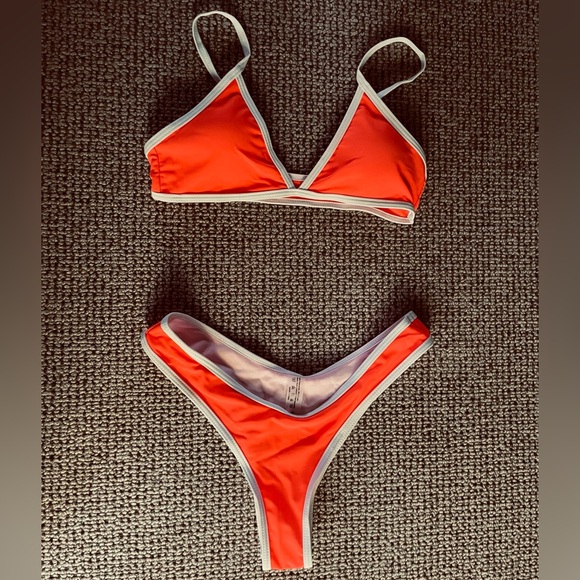Orange and White Contrast Sporty Bikini 🧡🤍 - Picture 4 of 6
